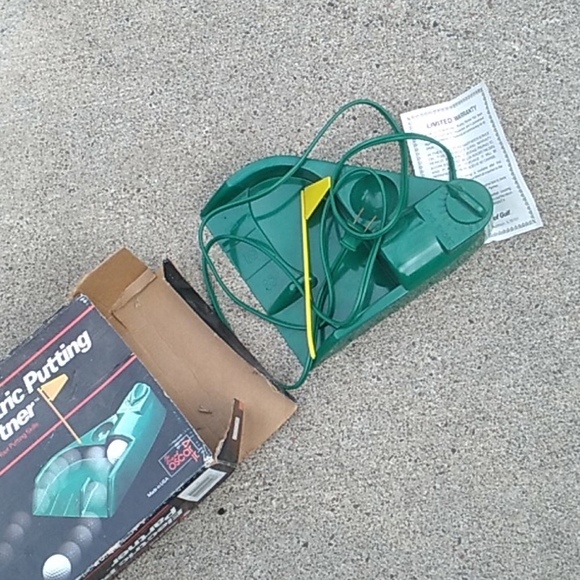 🏌️‍♂️ELECTRIC PUTTING PARTNER WORLD of GOLF  ⛳ - Picture 2 of 16